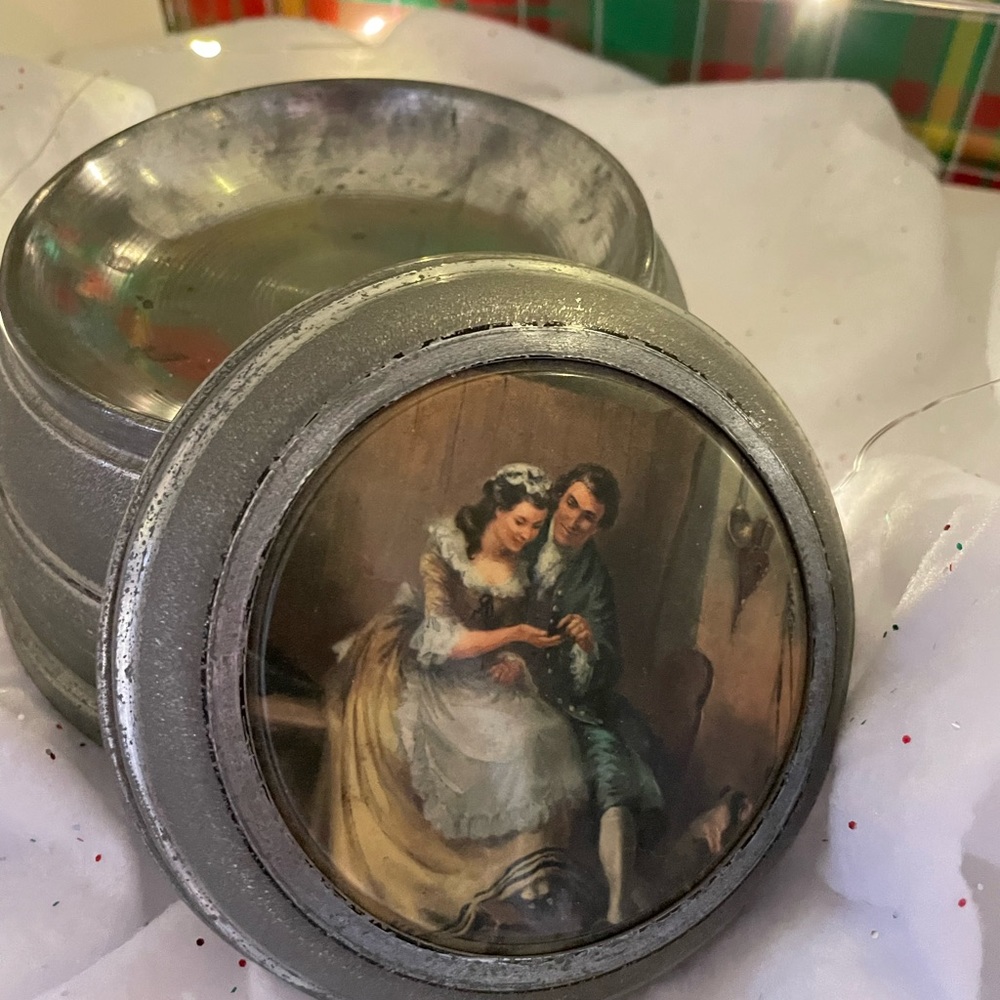 Musical Antique powder/jewlery box